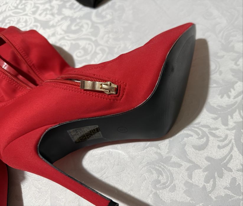 Червени секси ботуши