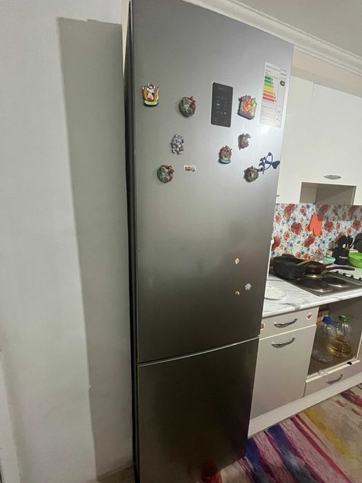 Холодильник марки Samsung