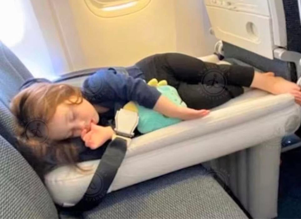 Подушка в самолет для детей, с ремнями и насосом