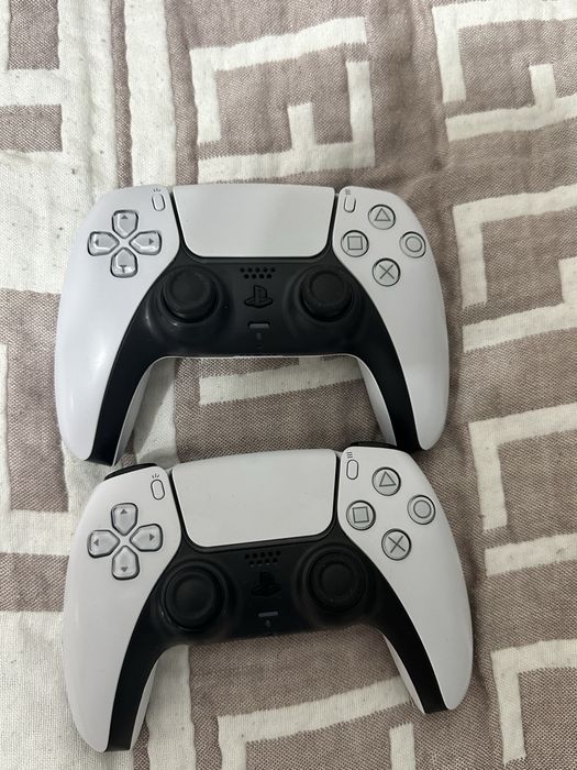 2 геймпада от пс5 все в целе
