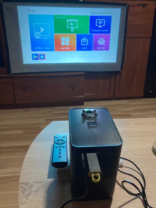 Videoproiector portabil Full HD