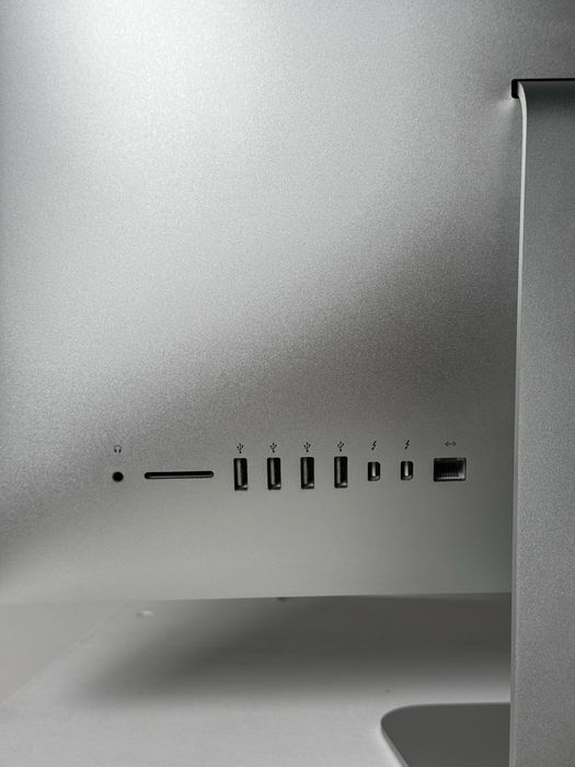 Настолен iMac 21.5” / i5 / 16GB RAM / 1TB + клавиатура подарък