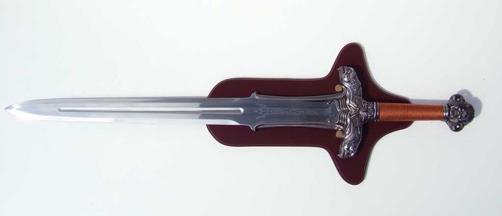 Меч с поставка Конан Варварина Conan the Barbarian Atlantean Sword
