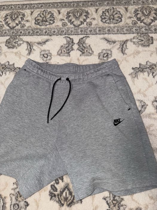 Pantaloni Nike tech Gri Scurti