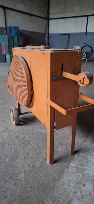 Машина за ронене на царевица