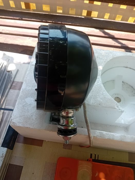 Халогенни фарове за джип или камион