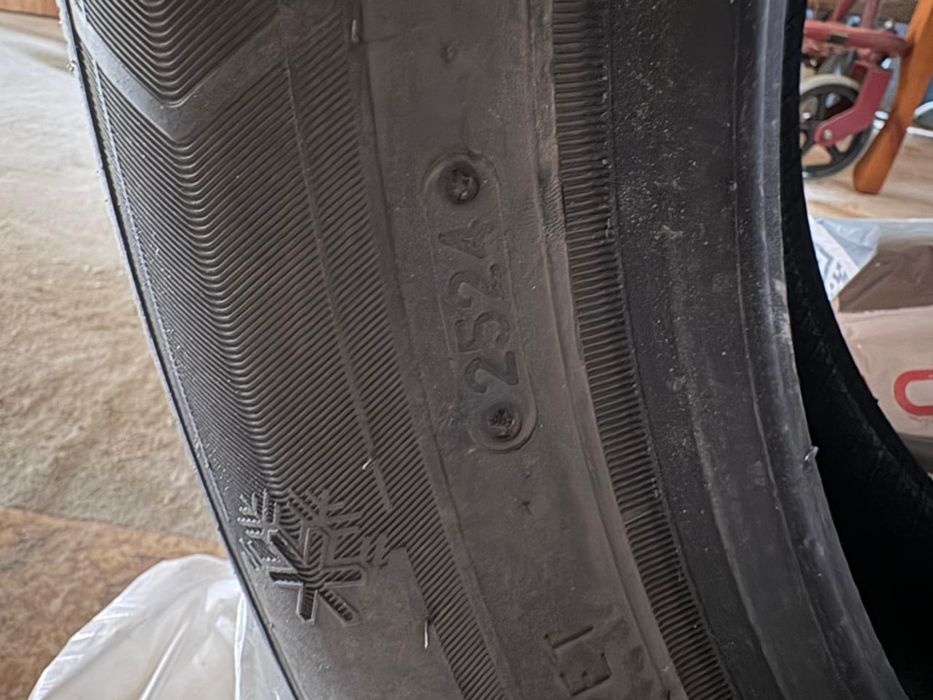 шины 215/55/17R продам