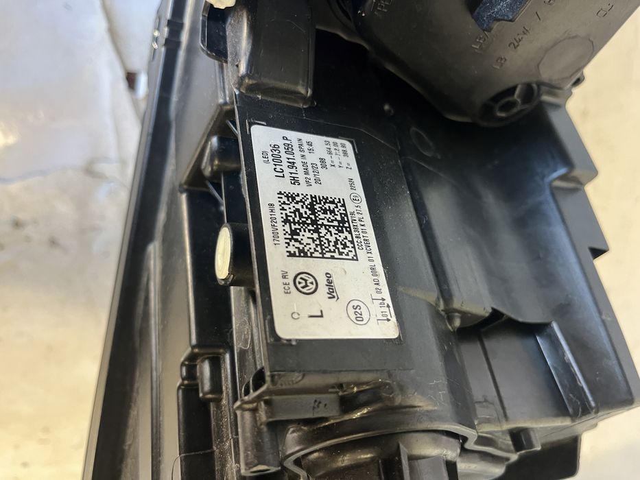 2 броя Фар VW Golf 8 ляв