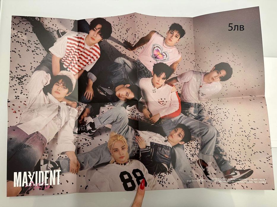 Kpop албуми и картички, Seventeen, enhypen, stray kids,black pink,etc.