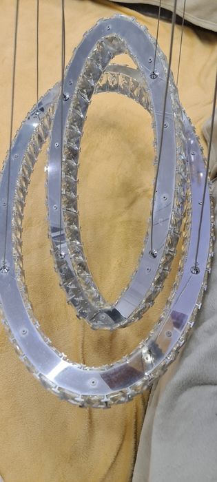 Продаем люстру дёшево.