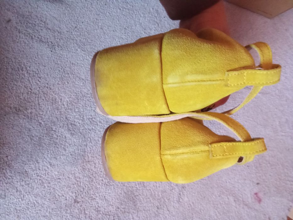 Велурени обувки дамски