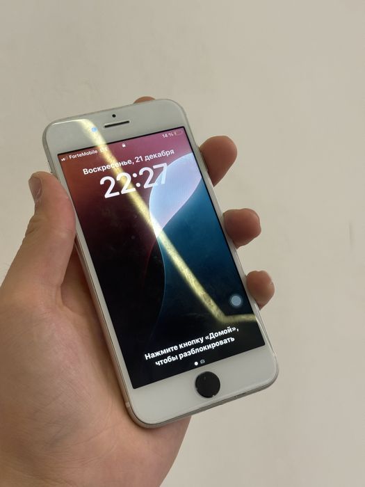 Продам iPhone Se 2020