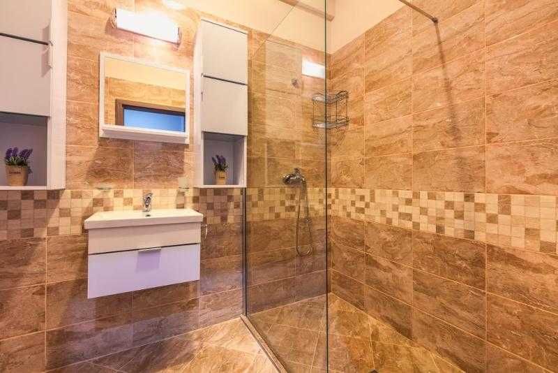 Дава се под наем Двустаен апартамент в Бургас, Зорница - 74 кв.м за 100 € - Снимка #4