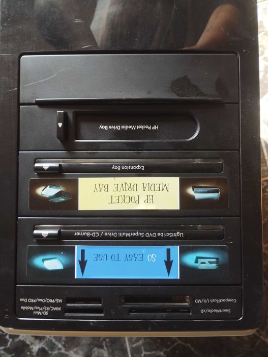 лаптопи и два настолни компютъра