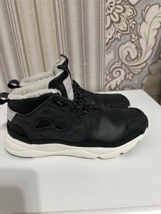 Кожаные кроссовки Reebok