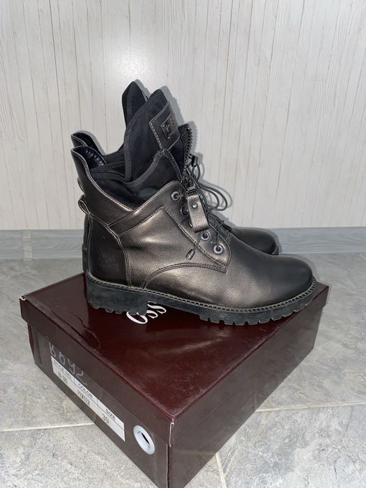 Продам женские демисезонные ботинки