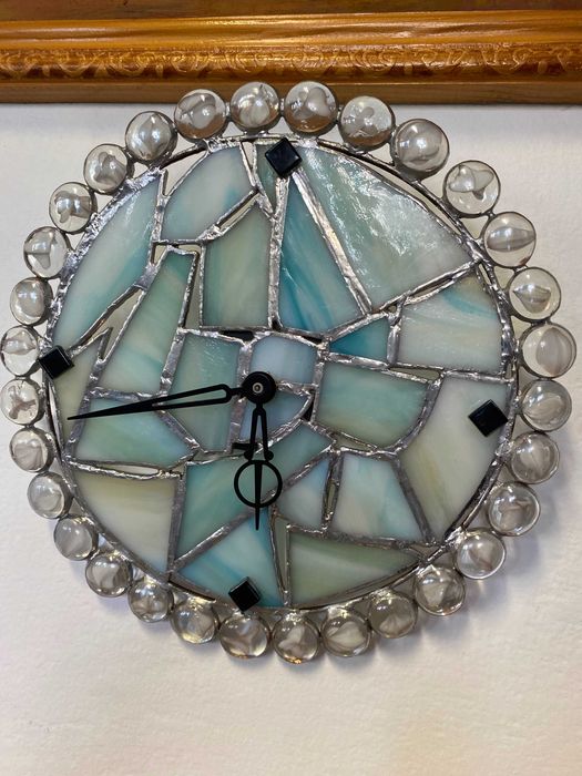 Ceas decorativ din vitraliu