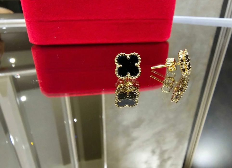 Van Cleef & Arpels обеци