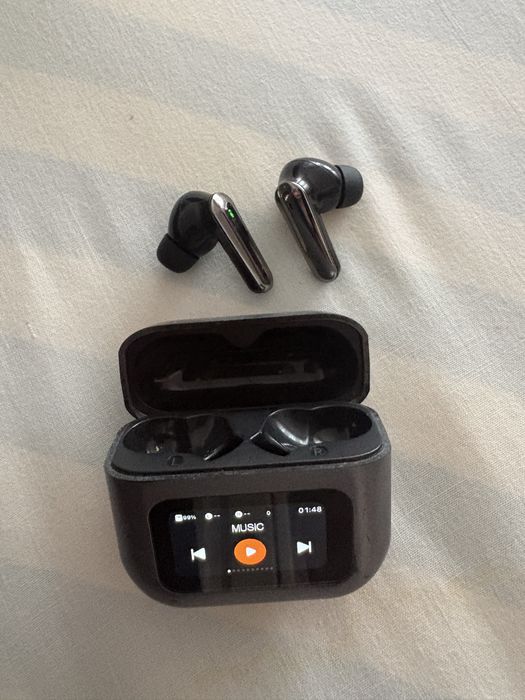 Casti wireless cu afisaj