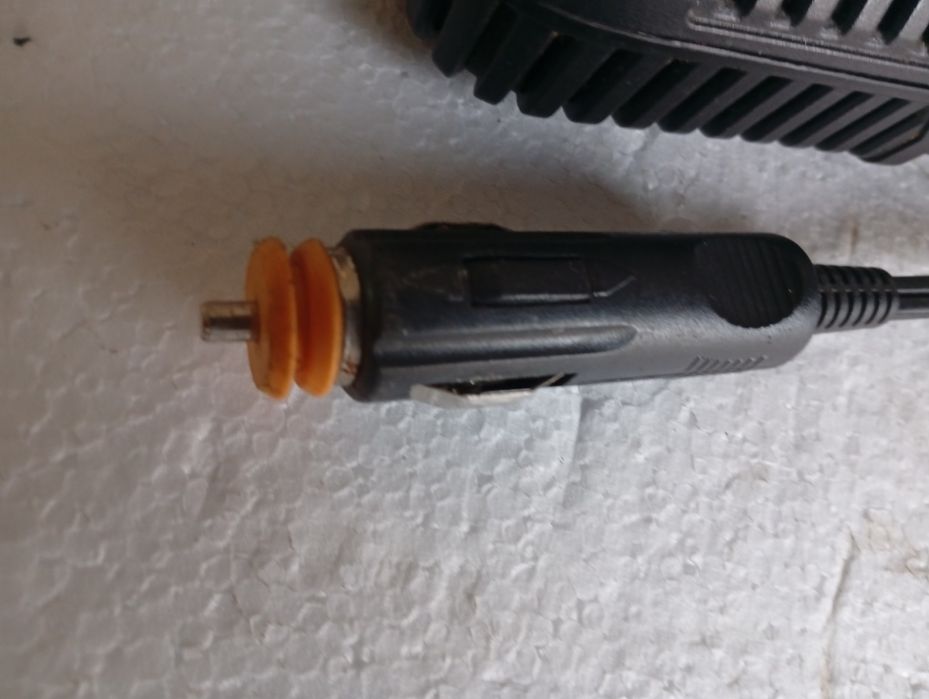 încărcător dewalt 18v la 12v auto