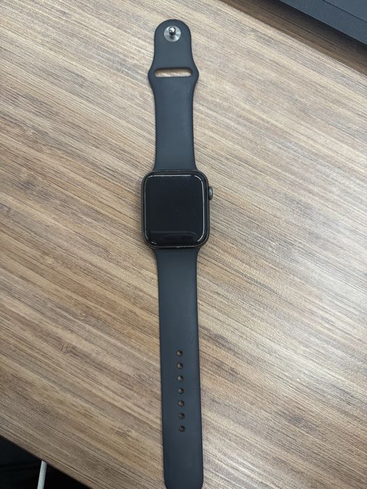 Продам apple watch SE 44mm