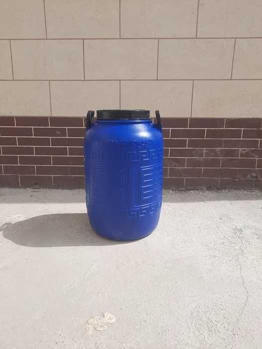 Продаем пластиковую бочку 40 литров