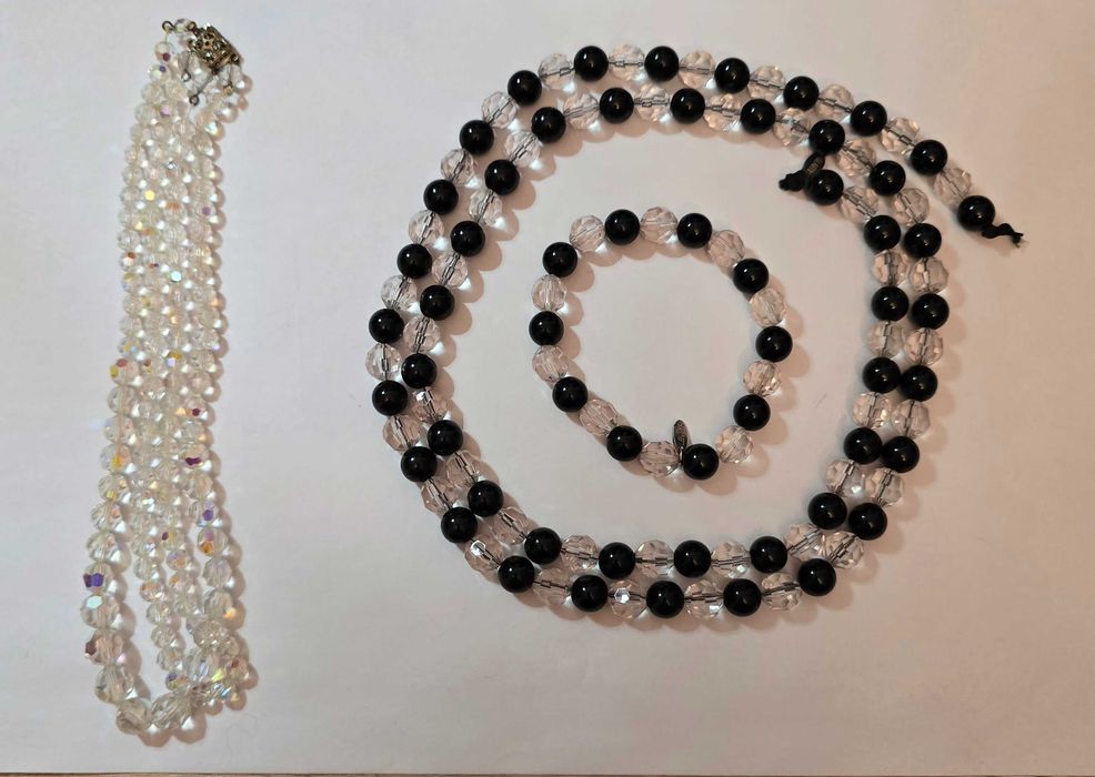 Bijuterii din pietre semiprețioase și alte materiale