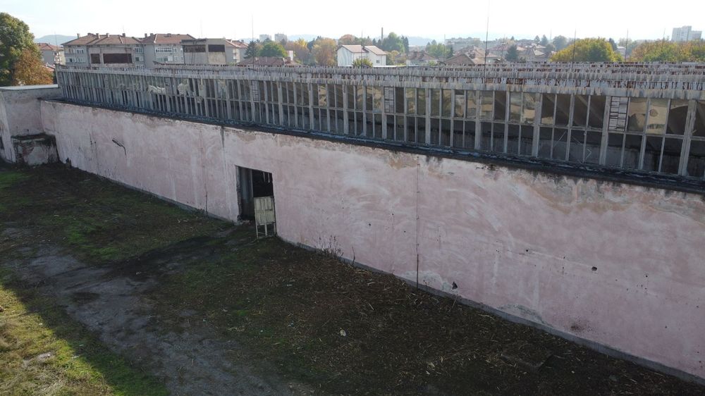 Пром. помещение в Габрово, област-гр.Севлиево площ 4345 цена 521000