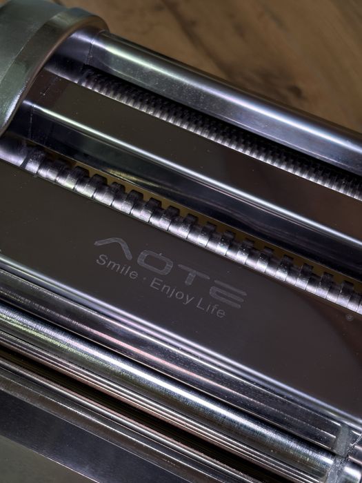 Продам тестораскатку-лапшерезку