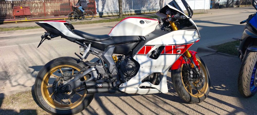 Yamaha YZF R7 A2