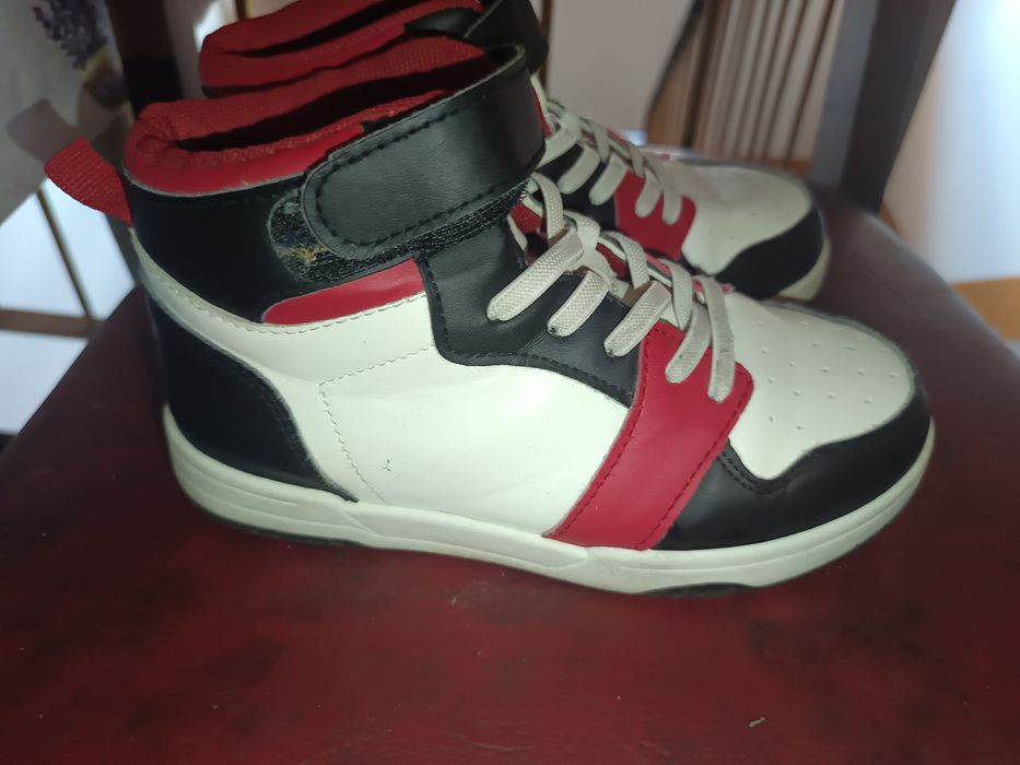 Adidași băieți, mărimea 33