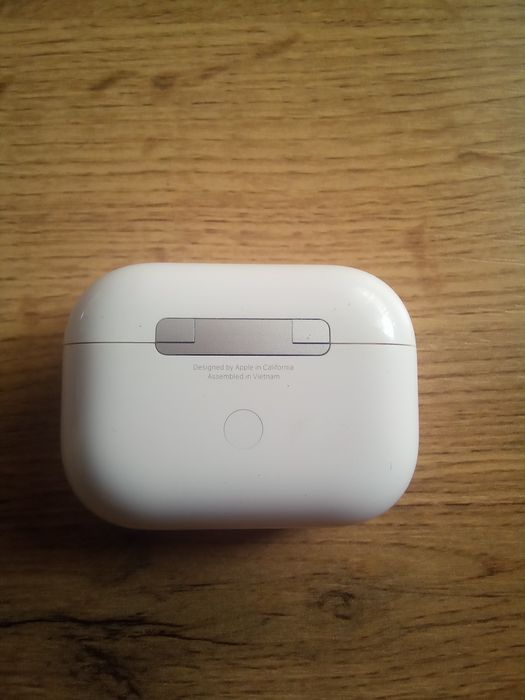 Продам Кейс Apple Airpods pro 1 Original 100 %
