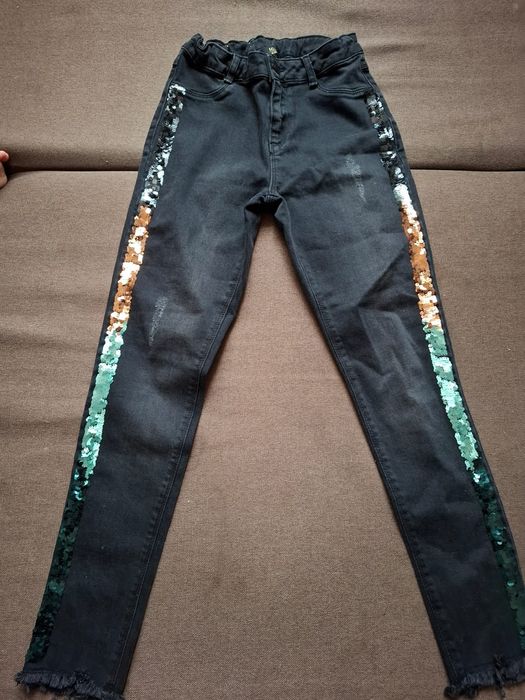 Продам джинсы на 9 лет