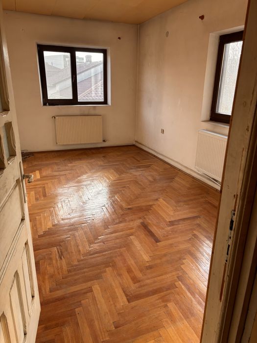 Inchiriez casa Crinului