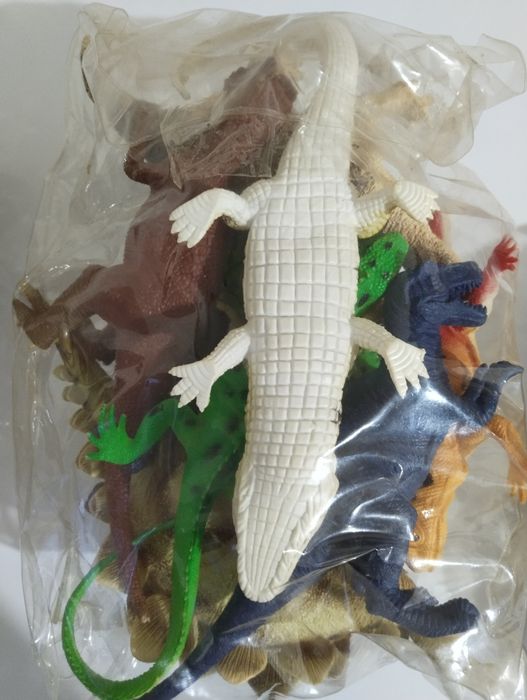 Продам игрушку динозаврики