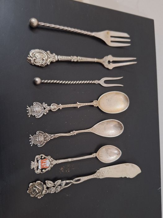 Сребърни старинни прибори