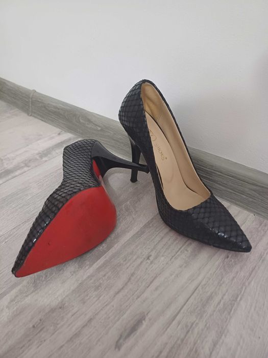 Дамски обувки на висок ток