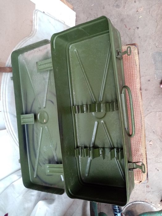 Cutie.  militara tabla