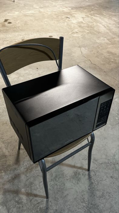 Vand Cuptor cu microunde Samsung GE83X, 23 l, 800 W, Afisaj digital, Child Lock
