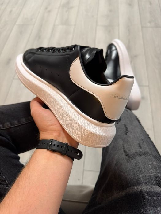 Adidasi Barbati Alex. Mcq. Negru & Alb! Iasi • OLX.ro