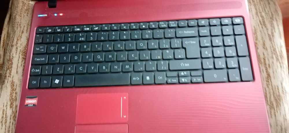 Продаавам лап топ packard bell..