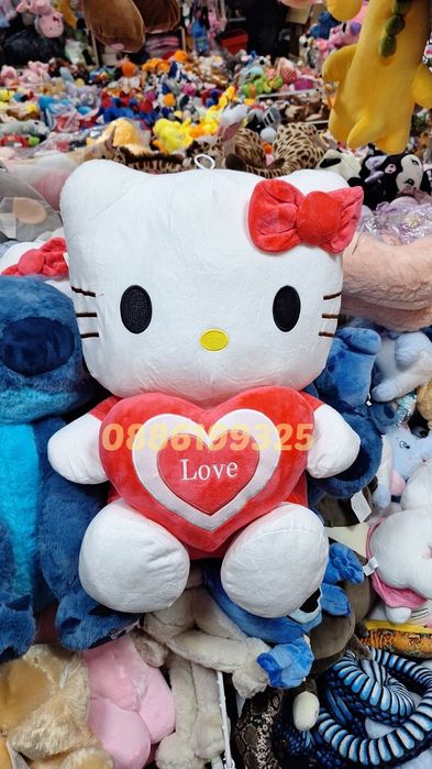 Голяма плюшена играчка Hello Kitty Love Сърце, 25/45/65см