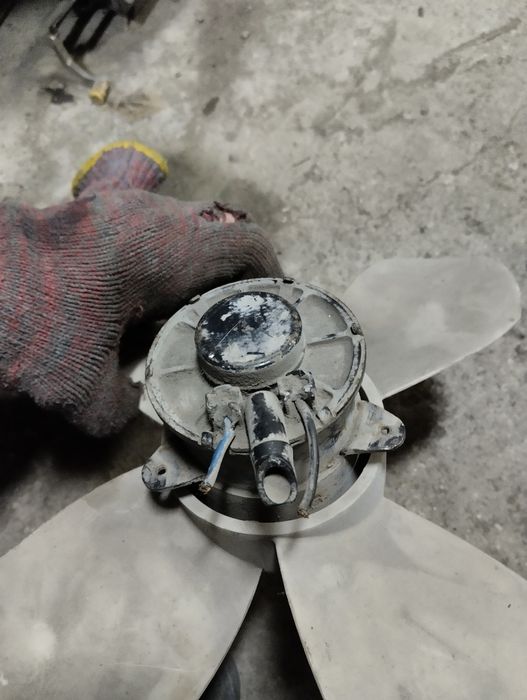 Моторчик радиатора Mazda 323F продам