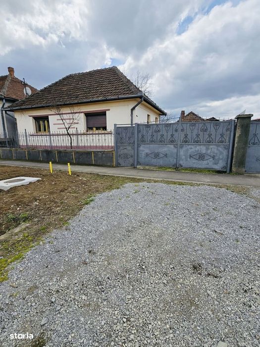 Casǎ renovabilă pe teren de 700 mp – Rontău