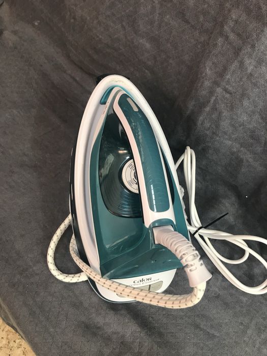 Парна ютия Calor Express Essential