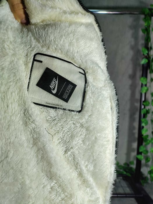 Geaca Nike Fluffy marimea M