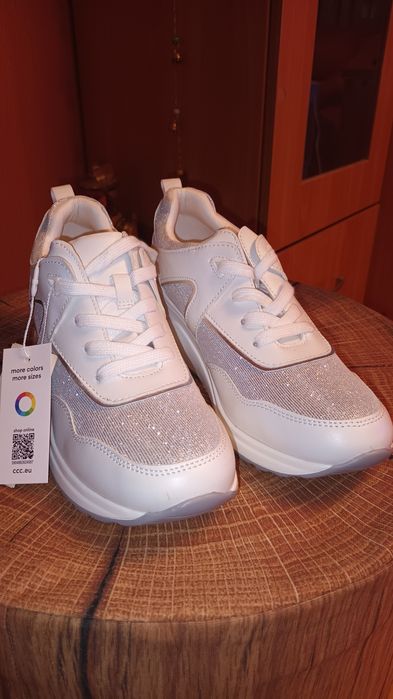 Чисто нови обувки и маратонки