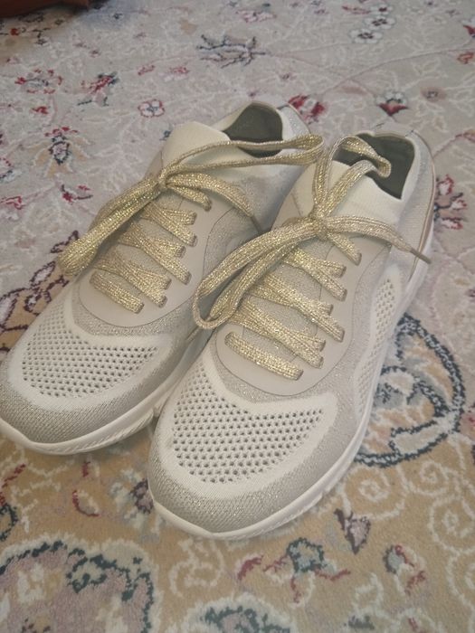 Продам летние кросовки 36 размер качественные