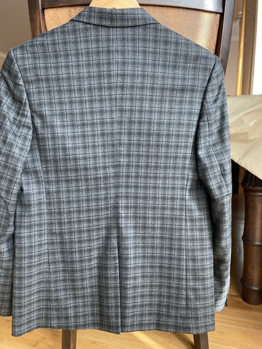 Продам пиджаки для мальчиков