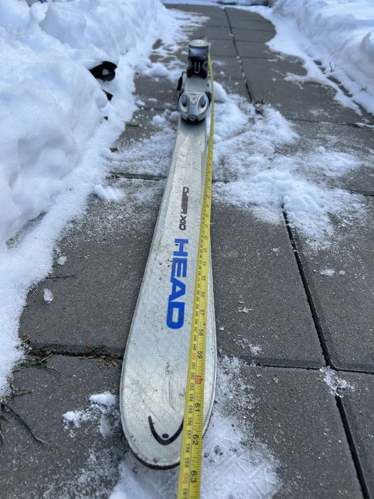 Vând schiuri 200 lei perechea!